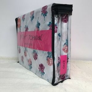 Betsey Johnson Bedding - Betsey Johnson Rose Pose 4 Piece King Sheet Set Betsey Johnson Bedding - Betsey Johnson Rose Pose 4 Piece King Sheet Set